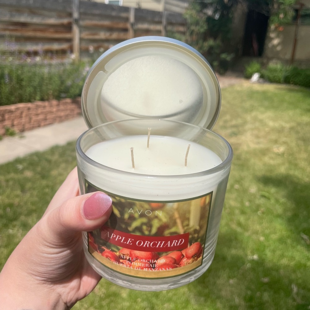 Avon Apple Orchard Scented 3-Wick Candle